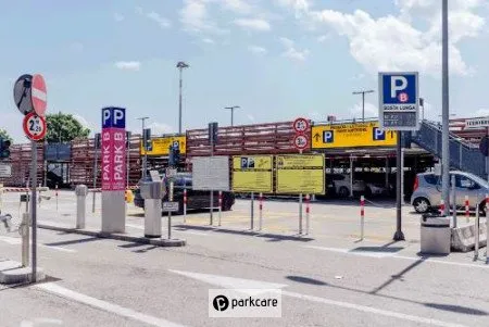 Parcheggio Park D Aeroporto Treviso foto 3